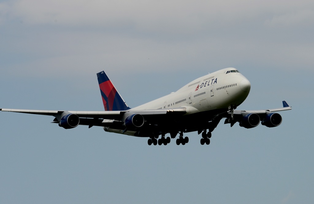着陸（173）Delta 747-451 
