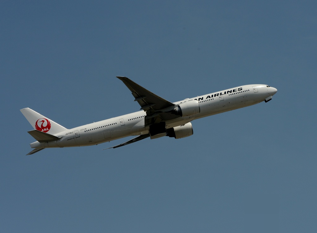 飛び立ち　JAL 777-346