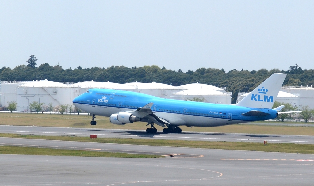 飛び立ち（74）KLM 747-400
