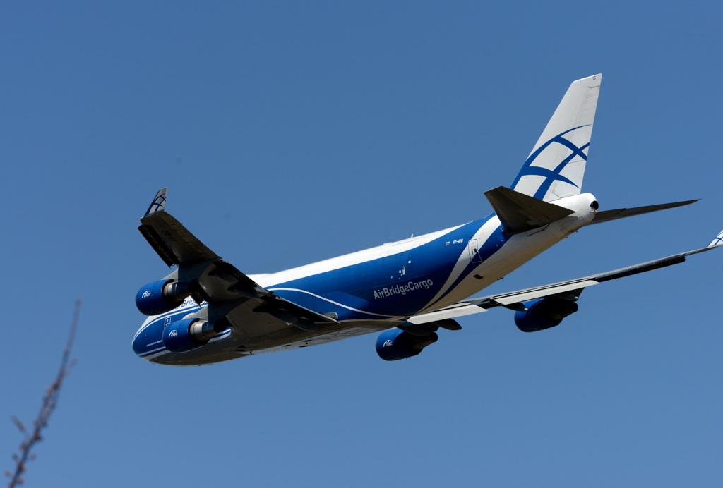 Air Bridge Cargo 747-46NF 離陸