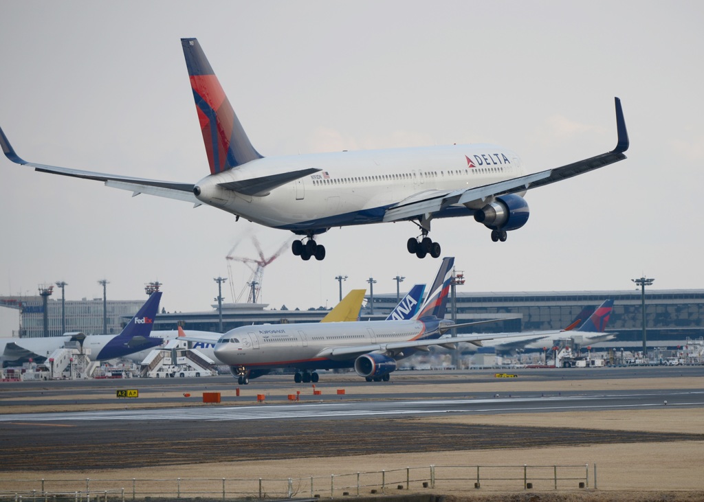 到着 DELTA 767-300
