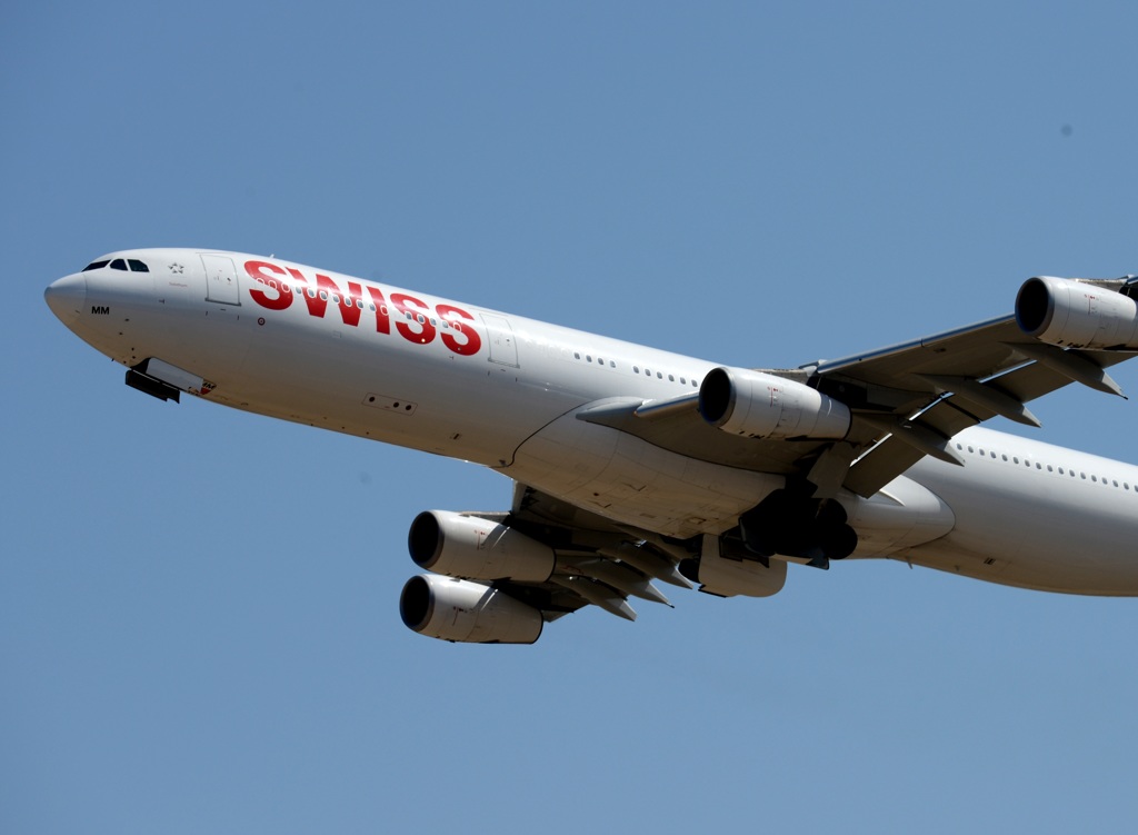 SWISS A340-300 出発