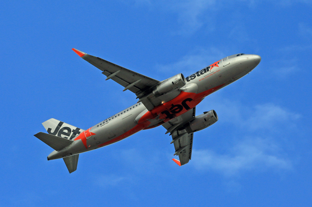 Jetstar A320-232 JA11JJ 飛び立ち　