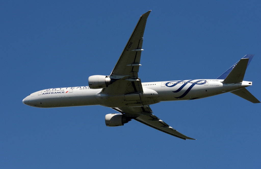 離陸(438)AIR FRANCE 777-328 