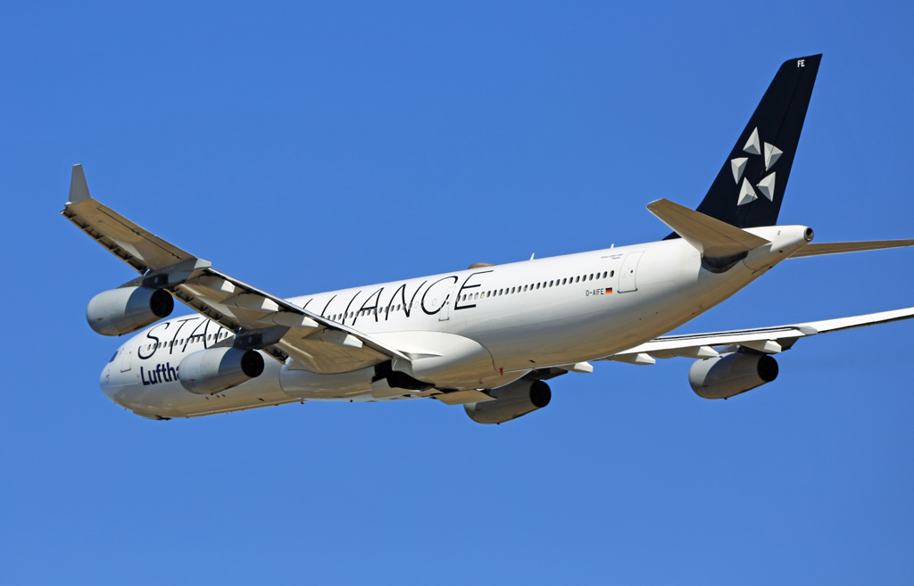 Lufthansa A340-300 D-AIFE 離陸 