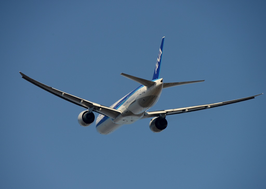 離陸 ANA 777-381