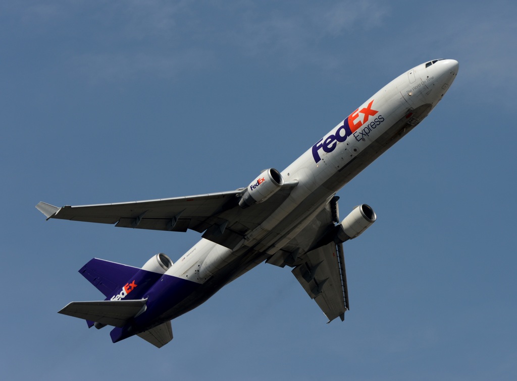 離陸　FedEx MD-11 