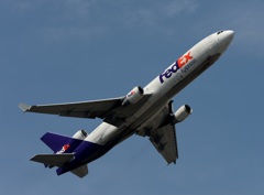 離陸　FedEx MD-11 