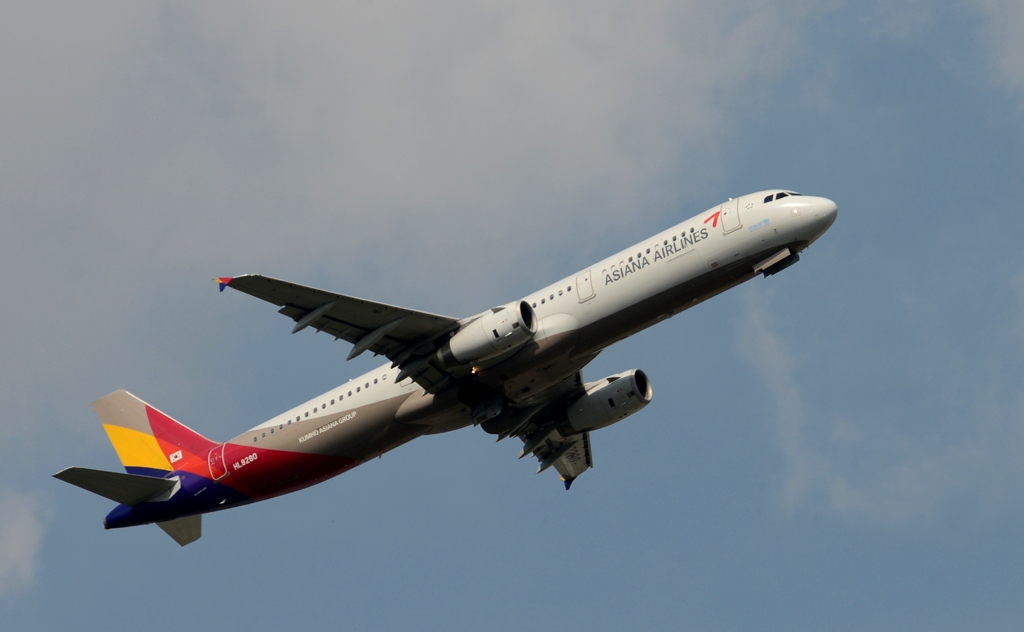 離陸（115） Asiana A321-231 