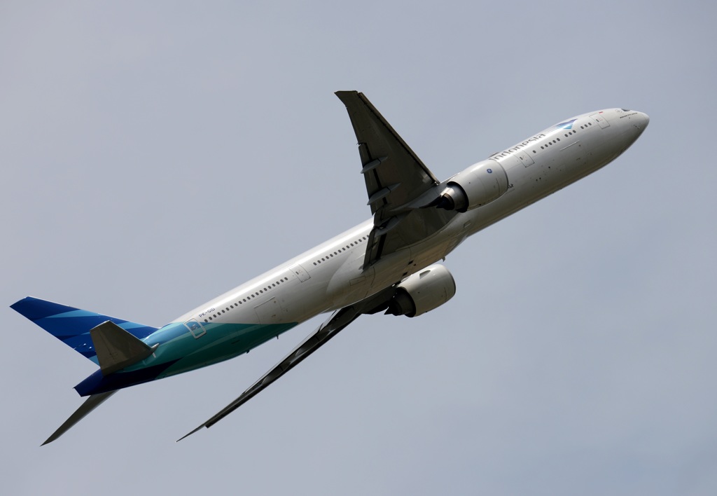 飛行　Garuda indonesia 777-3U3