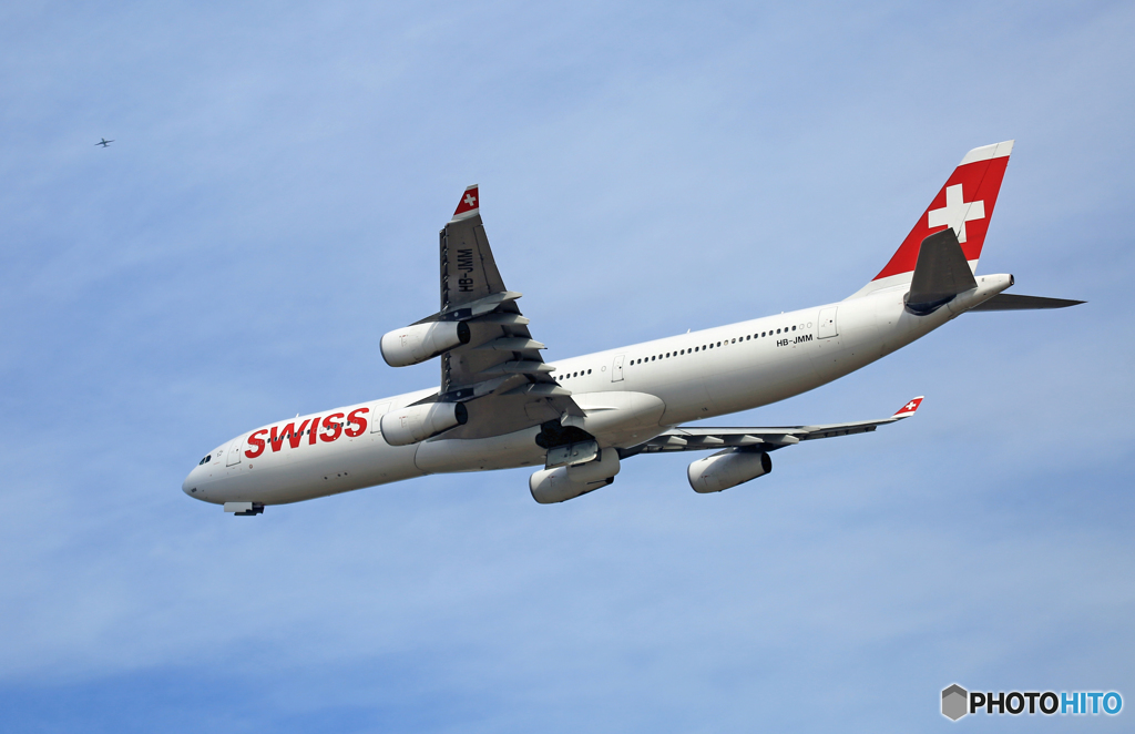 出発 SWISS A340-313 HB-JHM