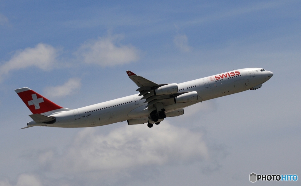 出発　SWISS A340-313