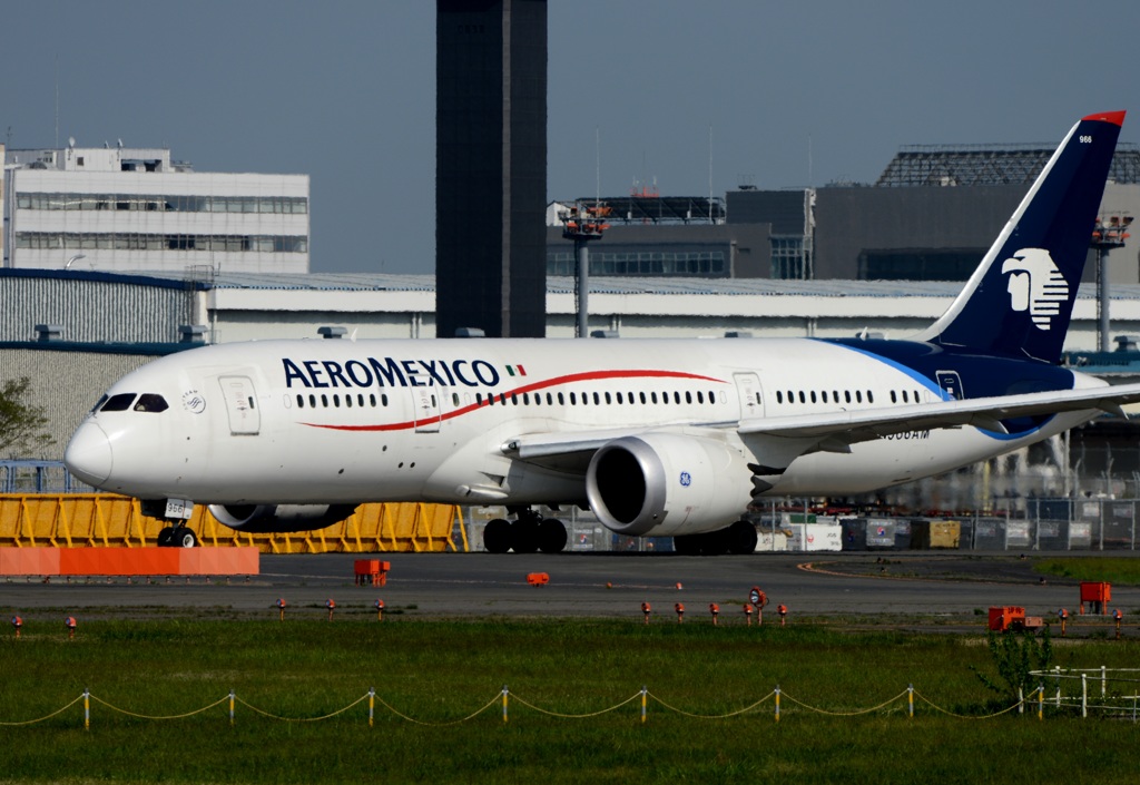 AEROMEXICO 787-8 出発　