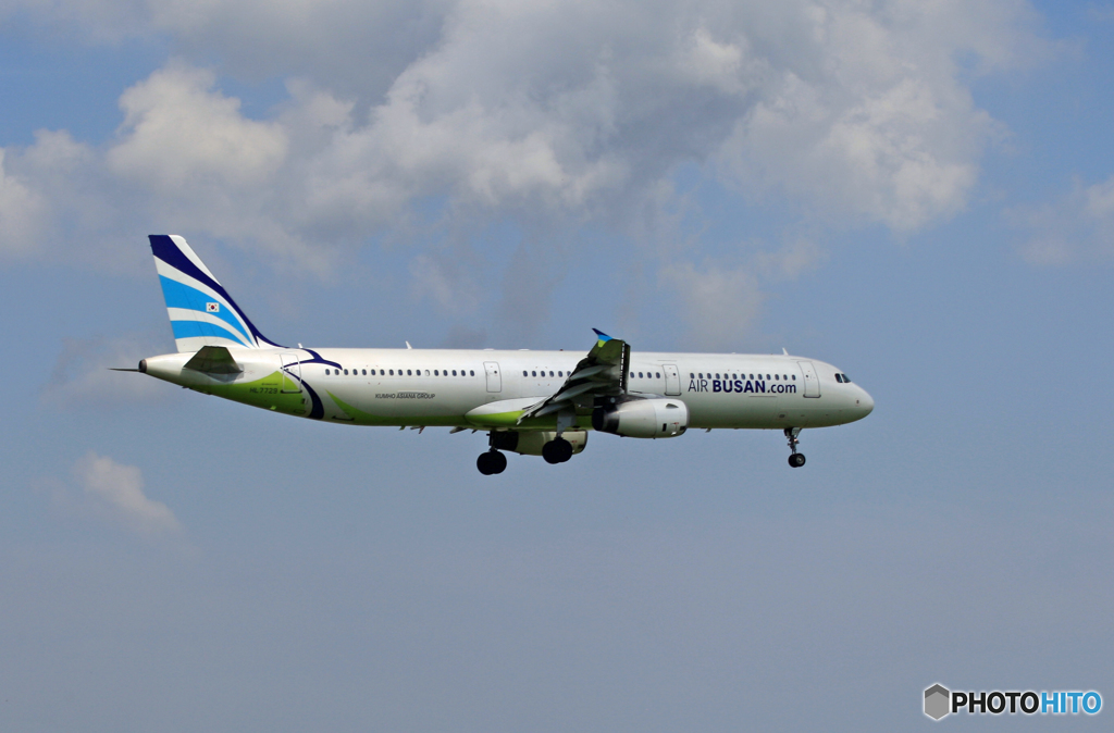 到着 Air Busan A321-200 HL7729