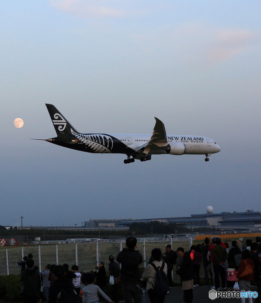 「スーパームーン」とAir New Zealand B787-9 ZK-NZH