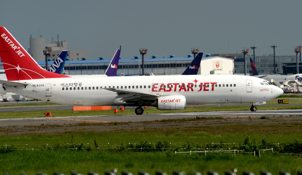 出発（198）EASTAR JET 737-883 