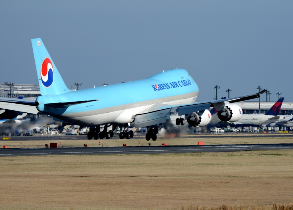 KOREAN C 747-8F 着陸