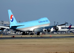 KOREAN C 747-8F 着陸