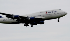 着陸（43）Delta 747-400 