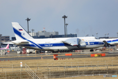 遠い　volgaアントノフAn-124-100M 