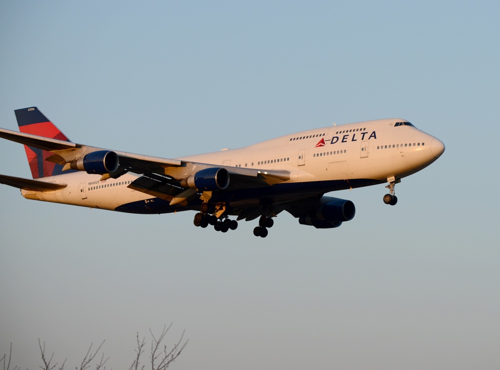 着陸 DELTA 747-400