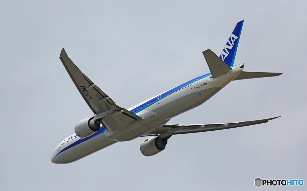 飛び立ち　ANA 777-381 JA734A