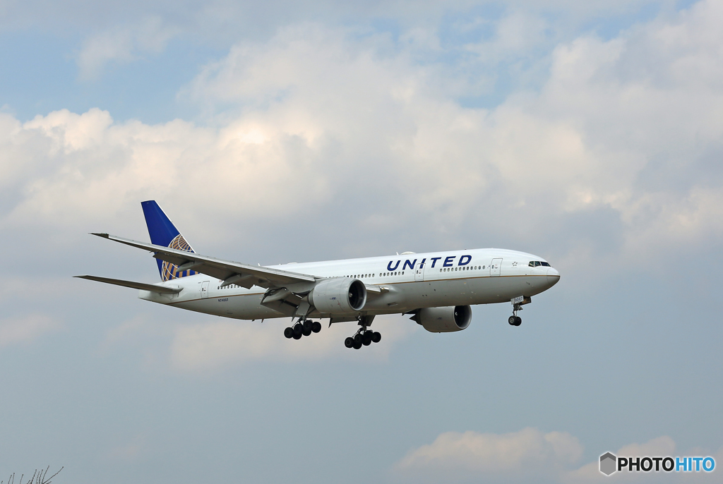 「良い天気」 United 777-224 N74007 着陸