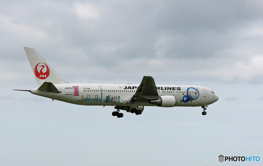 「☁」 JAL ドラえもん767-346 JA610J Landing
