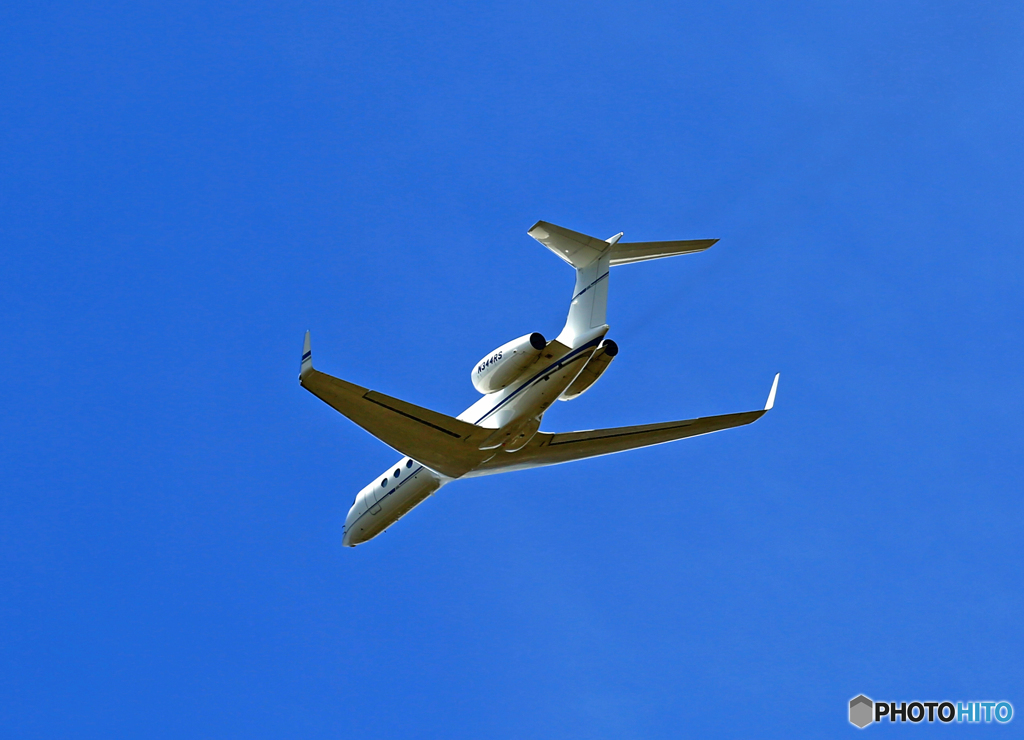 「青が大好き」ウェルズ・ファーゴ・B・N Gulfstream G550飛び立ち