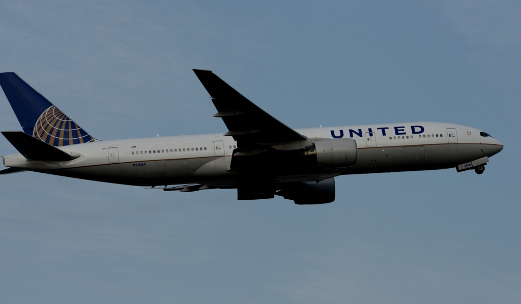 離陸（199）United 777-200ER