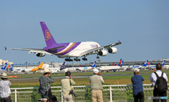 着陸 Thai A380-841 HS-TUC