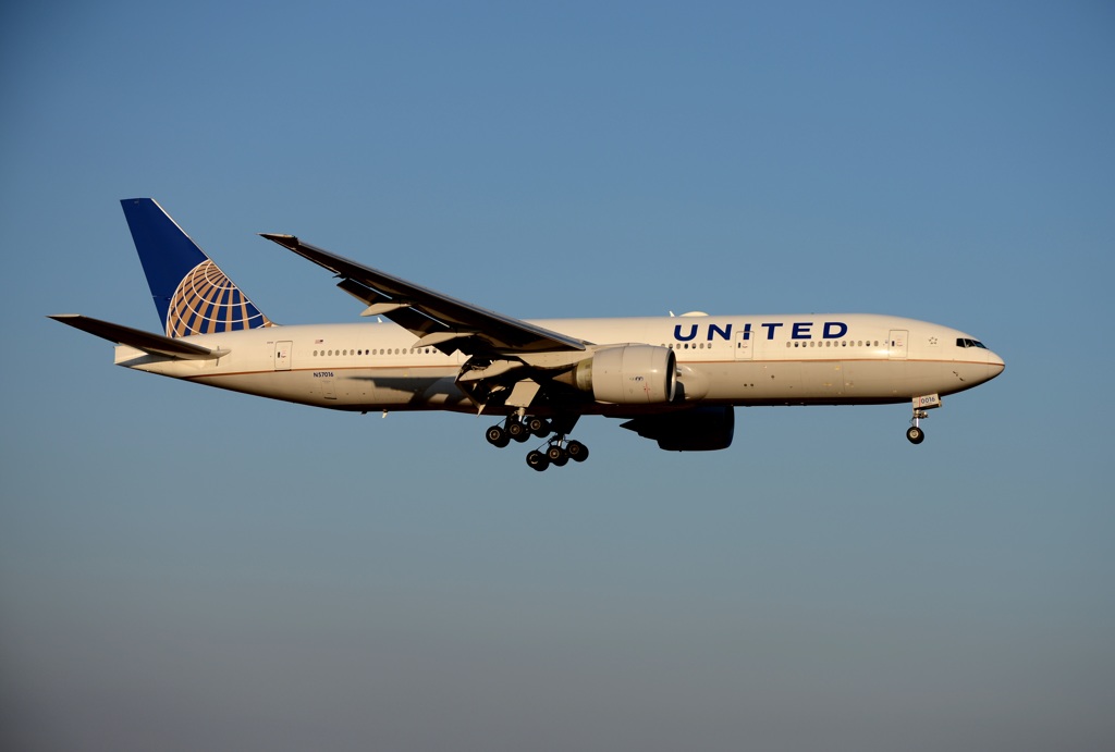 UNITED 777-224 着陸
