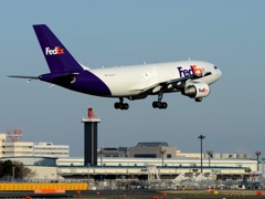 FedEx A320-324F 着陸