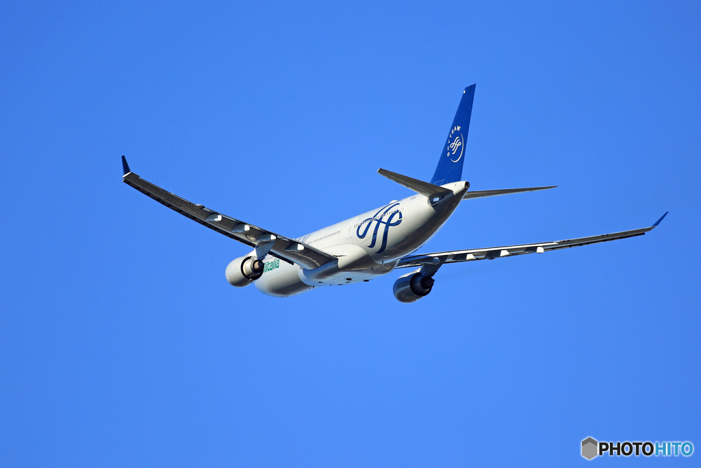 [青い空]　Alitalia A330-202 EI-DIR