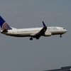 着陸 UNITED 737-824
