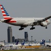 American 777-223 到着　