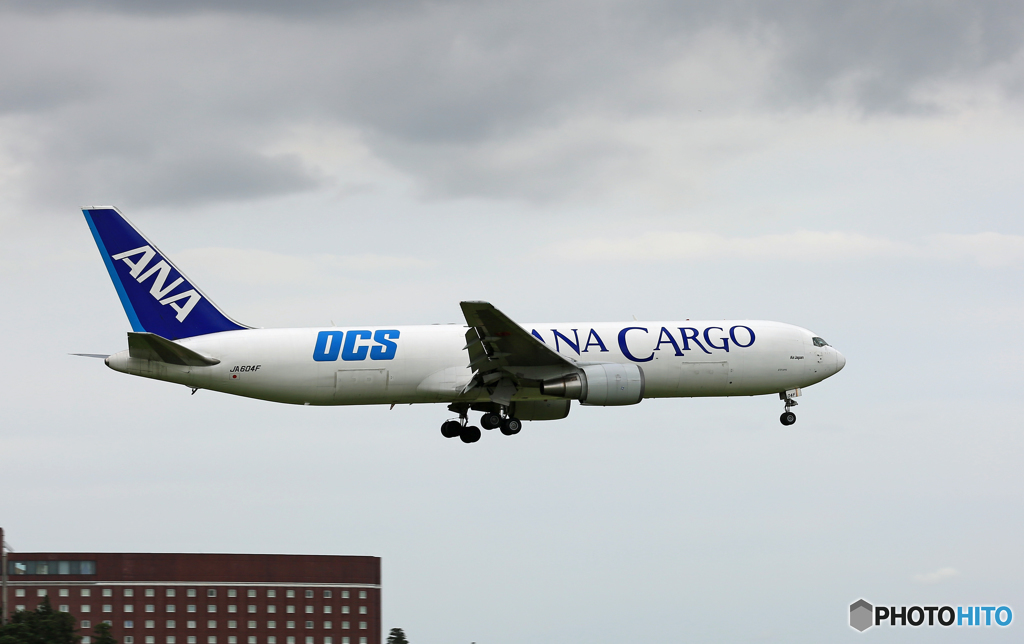 「☁」 ANA CARGO 767-381 N604F Landing