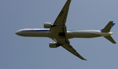 離陸（79）ANA 777-300 