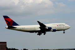 着陸（174）Delta 747-451 
