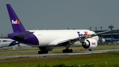 出発（201）FedEx 777-FS2 