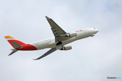 飛び立ち IBERIA A330-202 EC-MMG