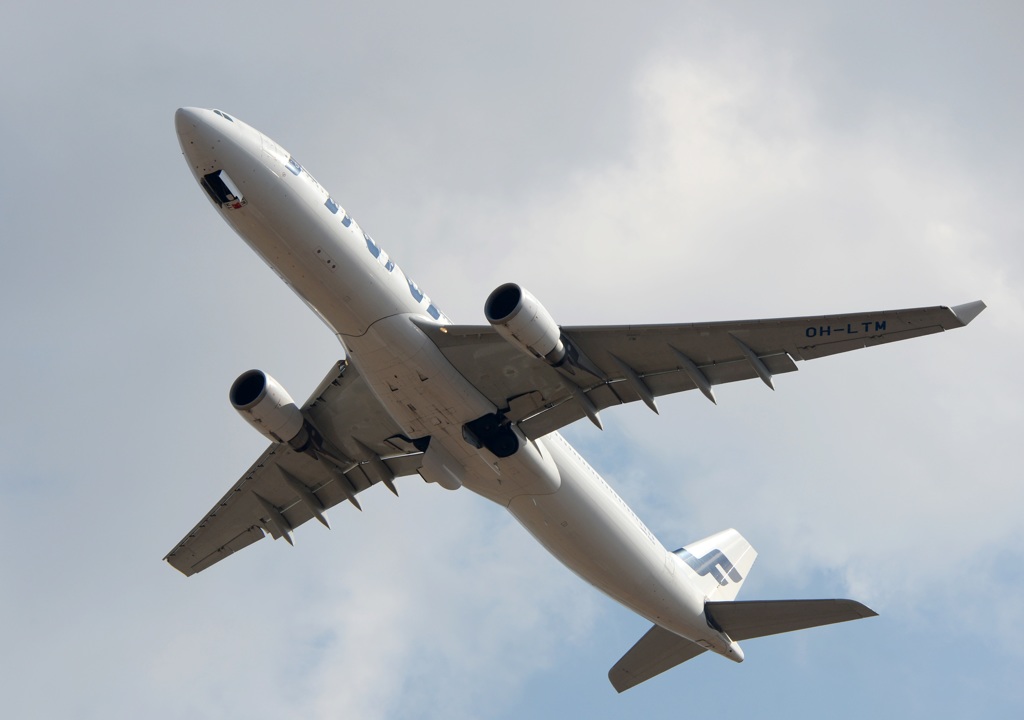 出発 FINNER A330-302