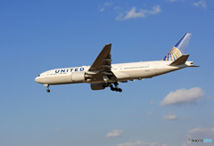 「SKY」 United 777-200 N217UA 着陸 「SKY」 United 777-200 N217UA 着陸