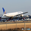 「青い空」UNITED 777-222 N216UA到着