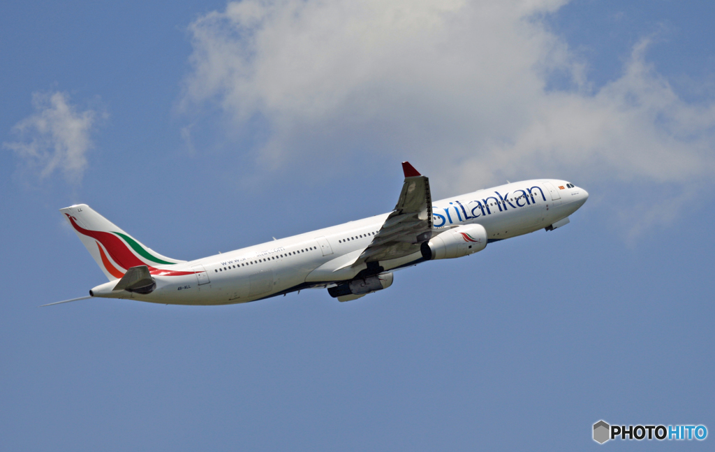 SriLankan A330-343 4R-ALL  出発 