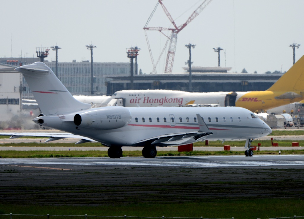 出発　Bombardier BD-700 ﾌﾟﾗｲﾍﾞｰﾄ機
