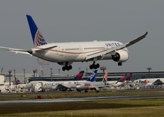 UNITED 787-8 着陸　