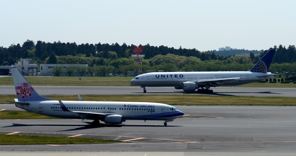 China 737  /  United 777