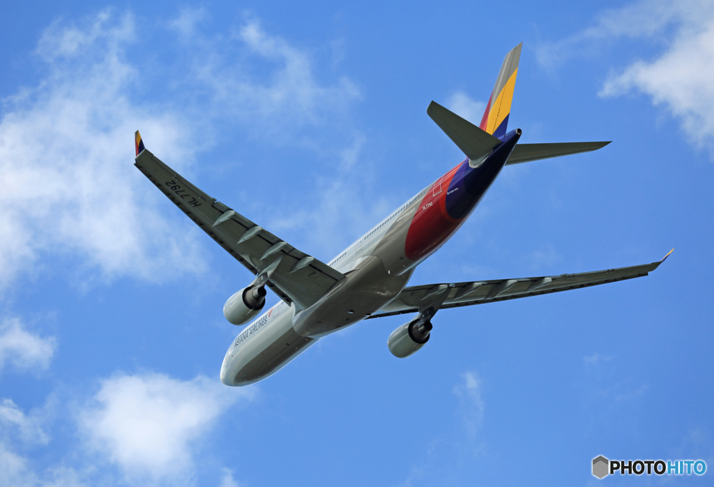 「青が大好き」 Asiana A330-300 HL7792 Takeoff 