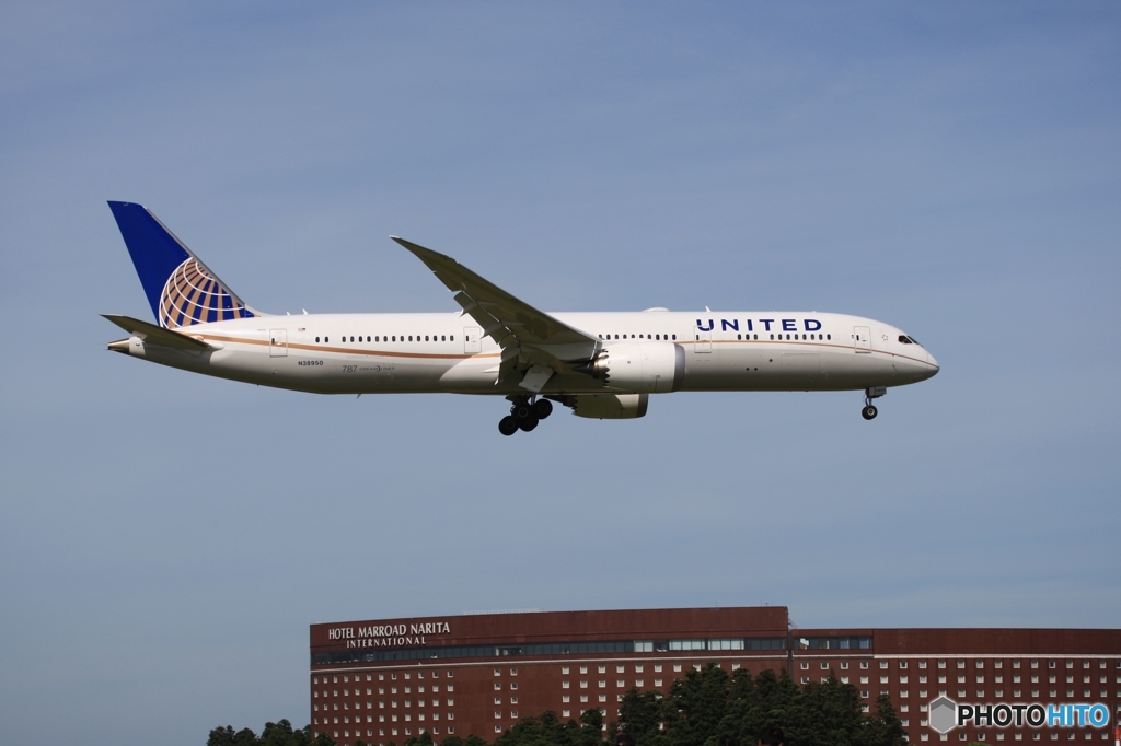 到着　UNITED 787-9